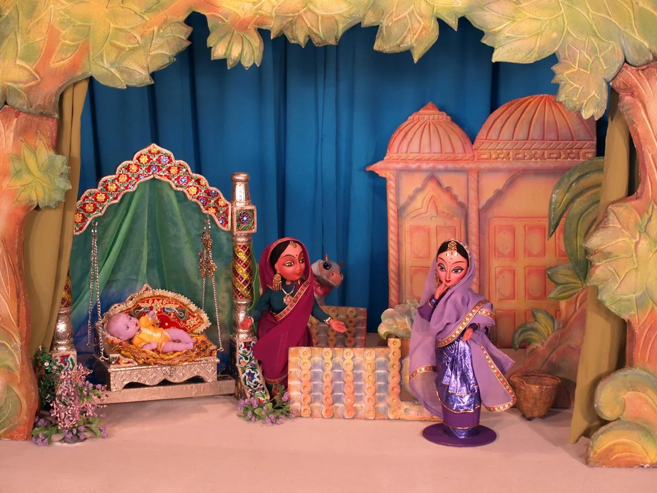 Family characters in the puppet production