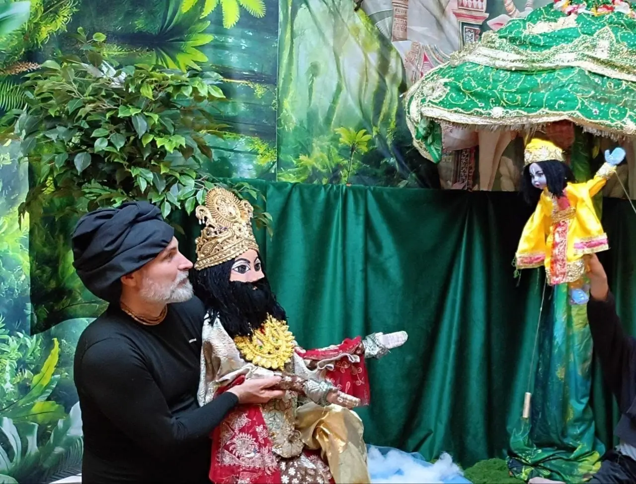Krishna and Govardhan